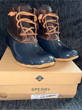 Sperry Women’s Saltwater Duck Boots Size 8 NEW NIB Navy Blue & Brown Leather